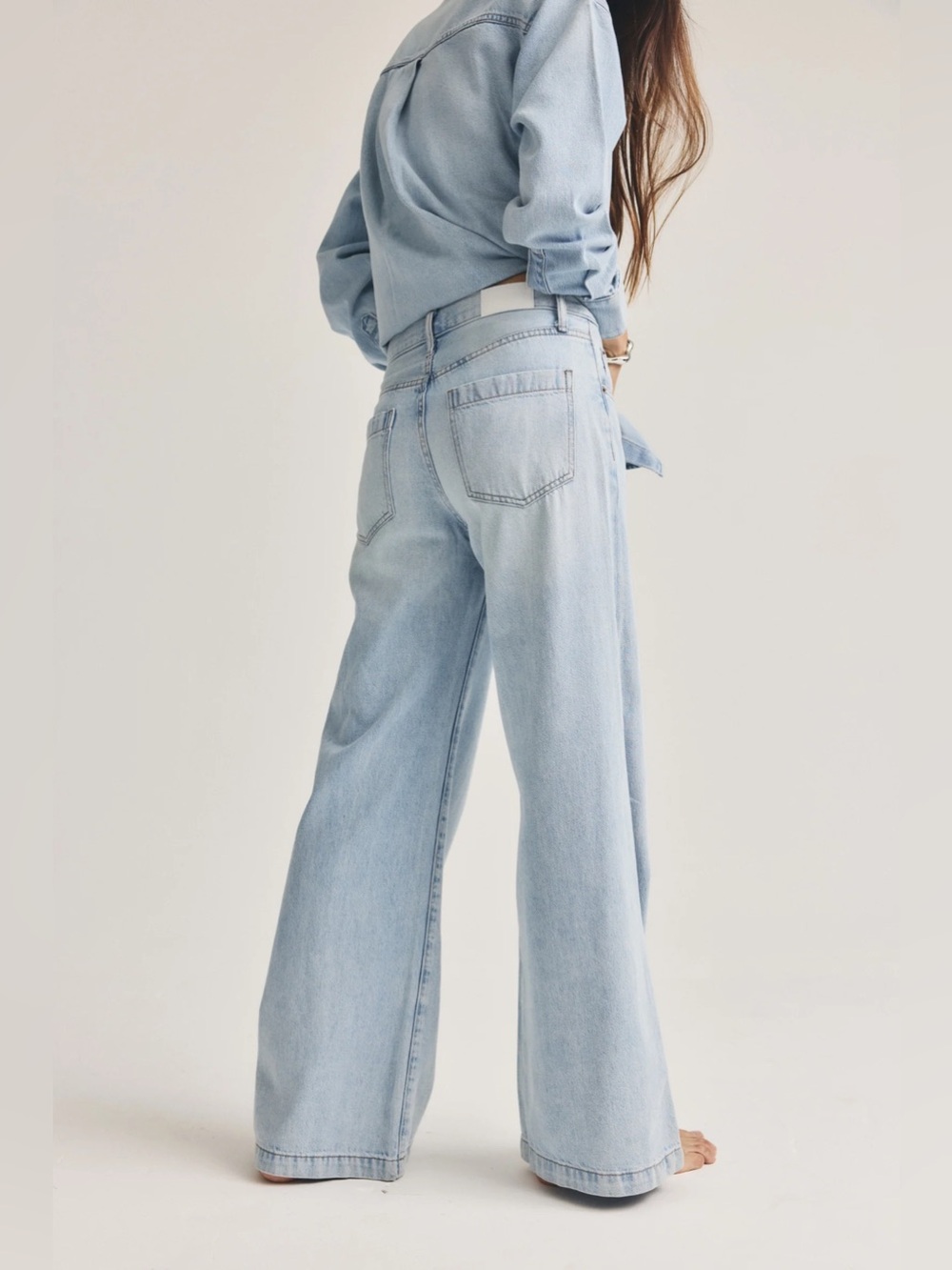 Pistola Jadyn Mid Rise Palazzo Jean Chateau Wide Leg Light Wash Denim Size 25